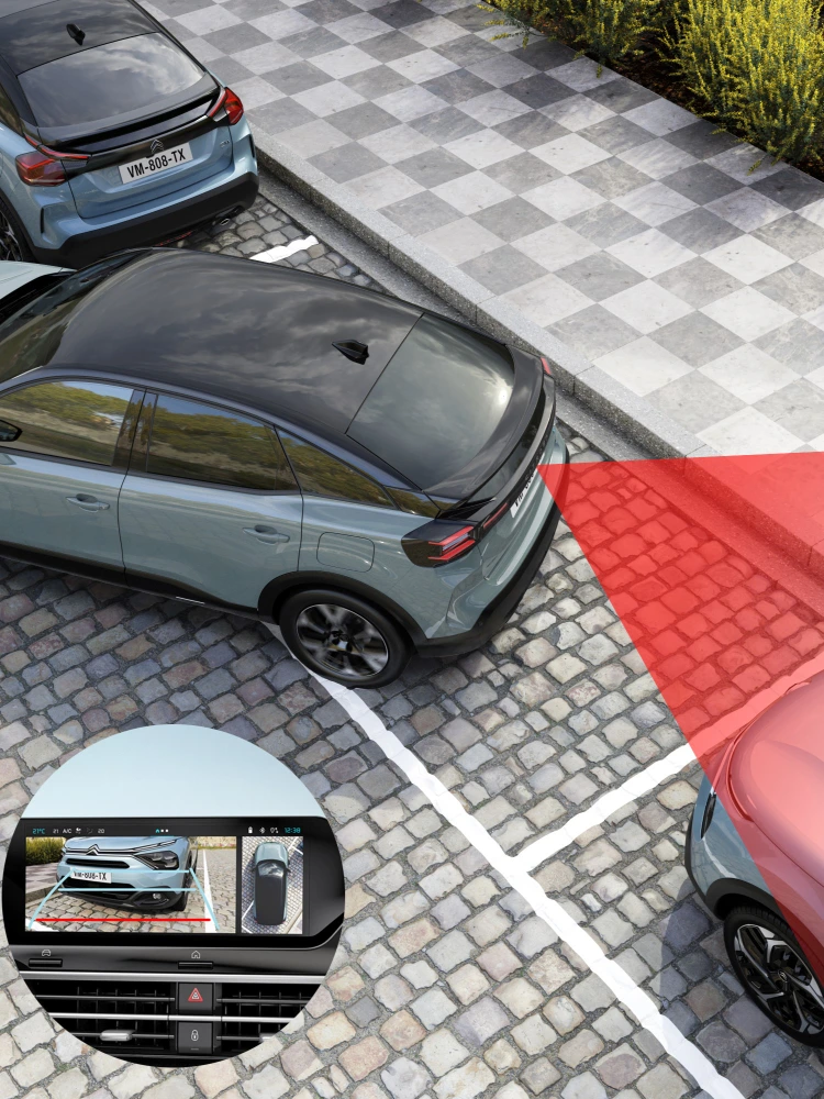 Vista trasera del ë-C4 destacando cámara 180°, visibilidad clara, seguridad y tecnología para una experiencia de marcha atrás con confianza y premium.