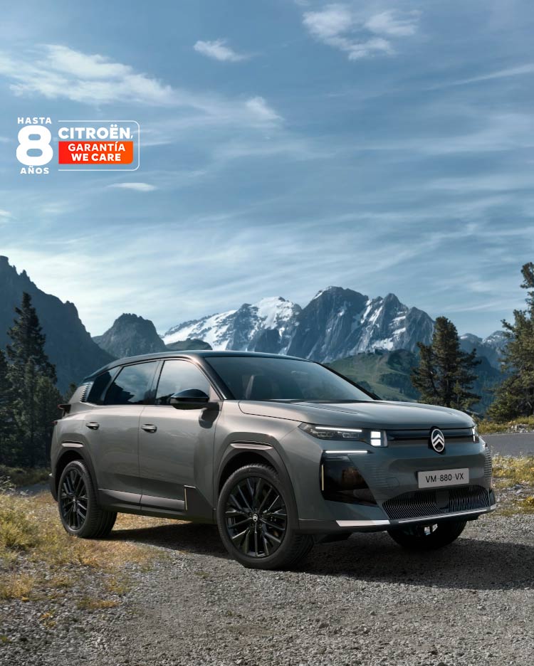 Vista frontal tres cuartos del C5 Aircross destacando confort SUV espacioso, características de alta tecnología y presencia moderna premium.